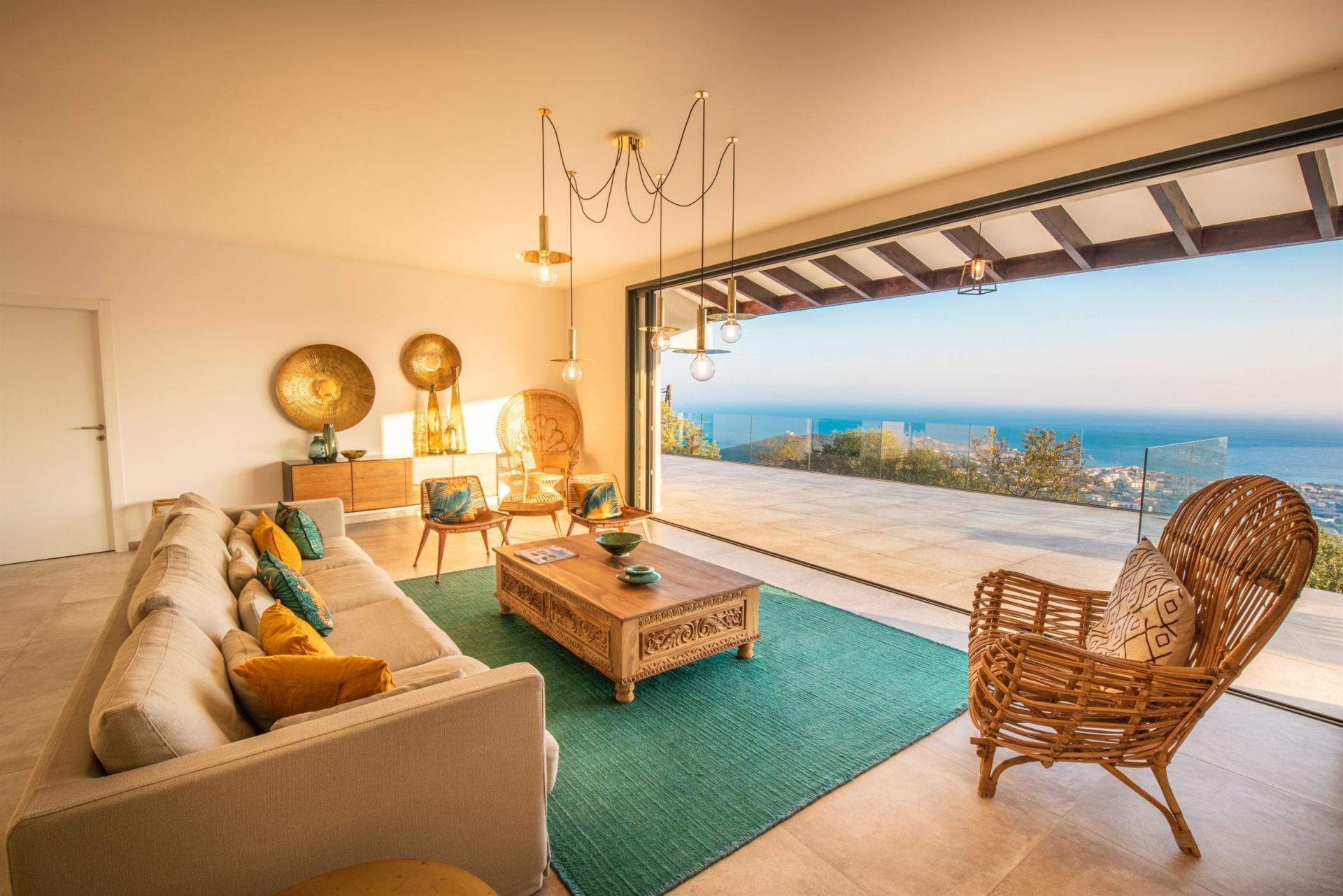 villa 8 Rooms for seasonal rent on L ILE ROUSSE (20220)