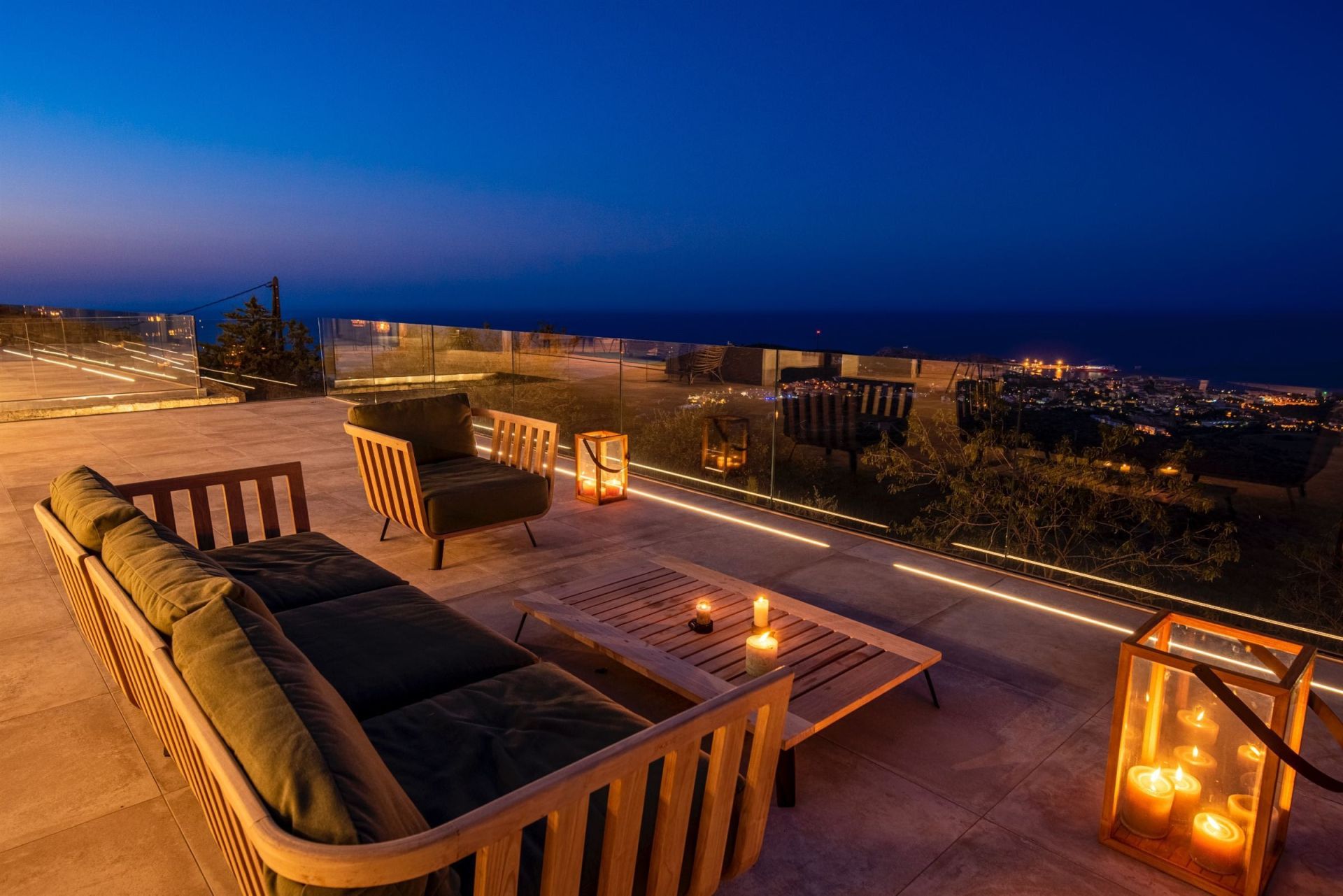 villa 8 Rooms for seasonal rent on L ILE ROUSSE (20220)