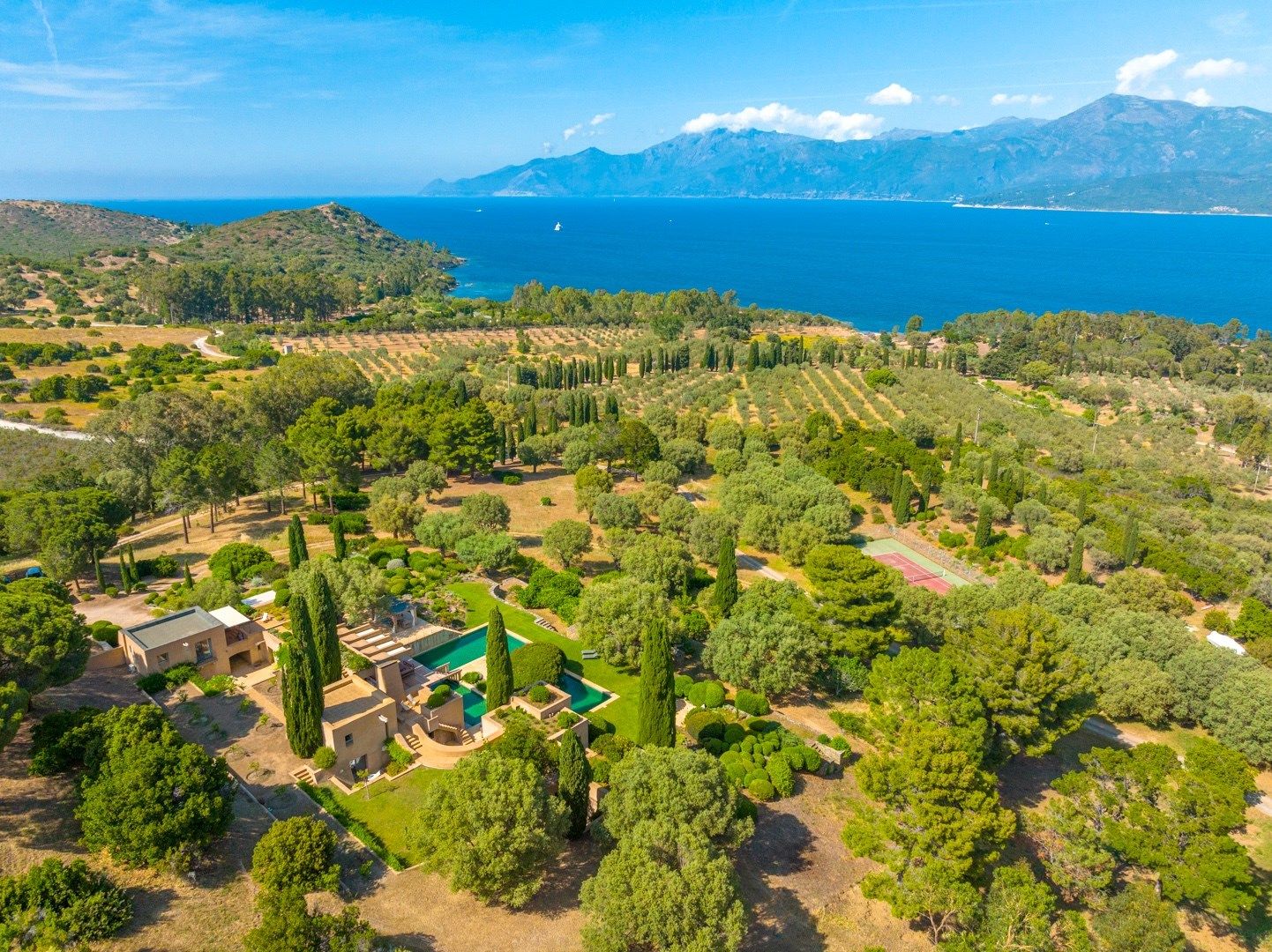 property 10 Rooms for seasonal rent on ST FLORENT (20217)