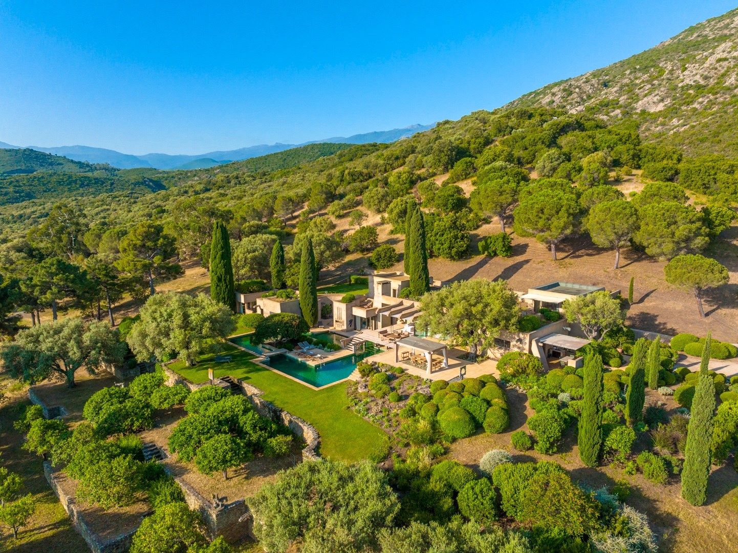 property 10 Rooms for seasonal rent on ST FLORENT (20217)