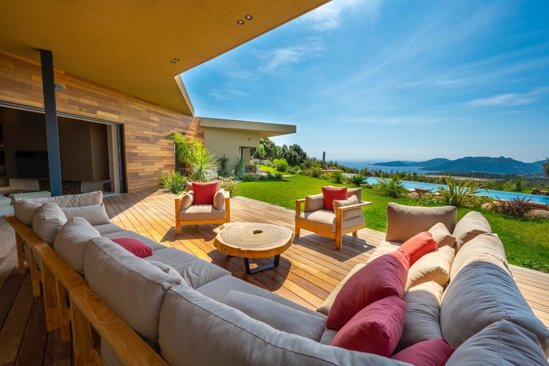 villa 8 Pièces en location saisonnière sur PORTO VECCHIO (20137)