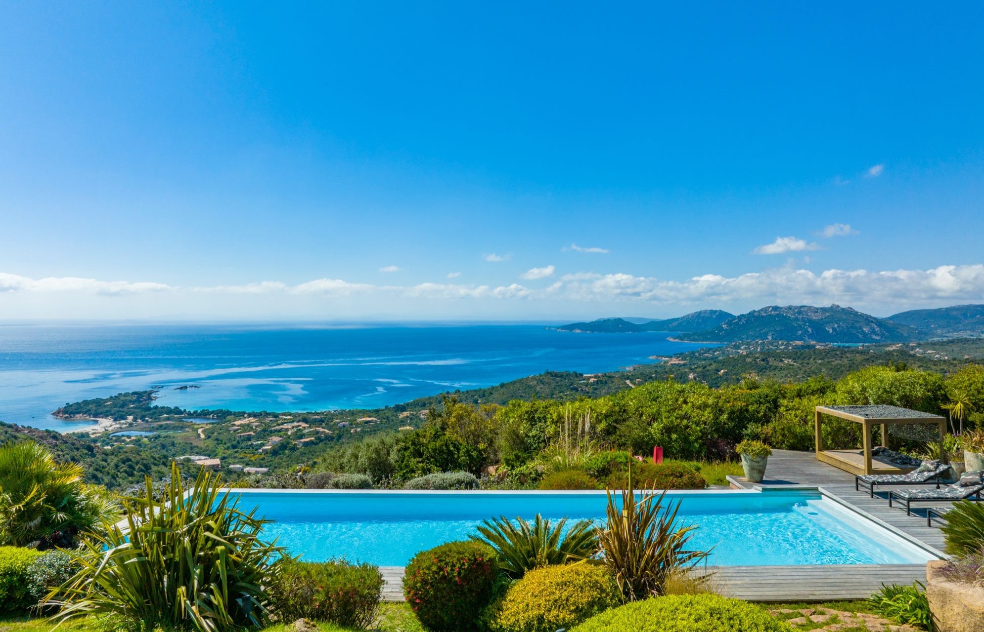 villa 11 Rooms for seasonal rent on PORTO VECCHIO (20137)