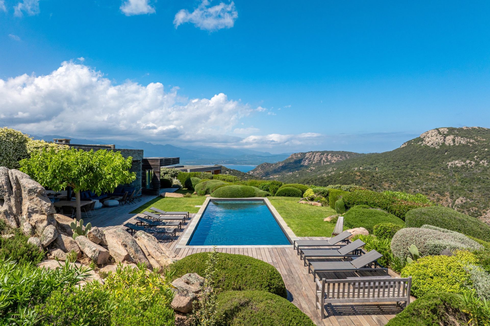 villa 7 Rooms for seasonal rent on PORTO VECCHIO (20137)