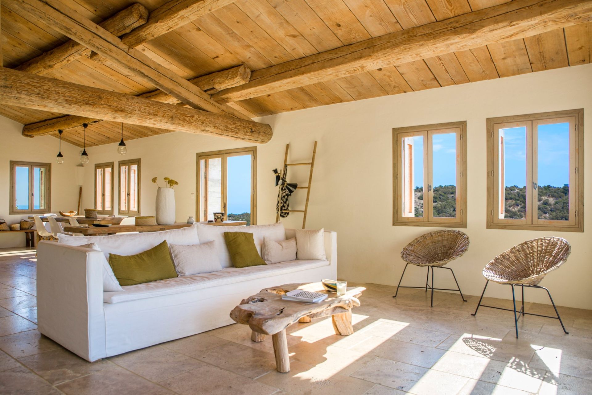 villa 6 Rooms for seasonal rent on PORTO VECCHIO (20137)