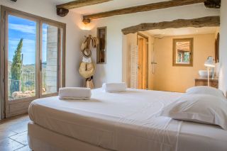 villa 6 Pièces en location saisonnière sur PORTO VECCHIO (20137)