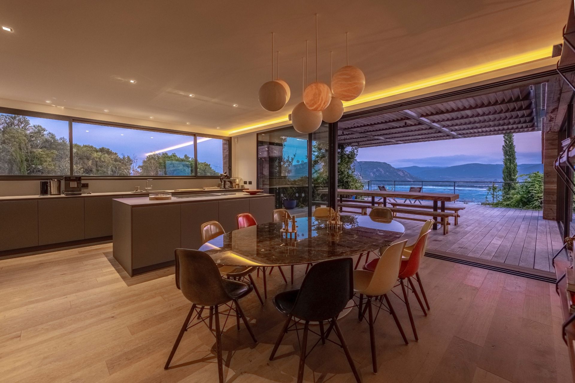 villa 14 Rooms for seasonal rent on PORTO VECCHIO (20137)