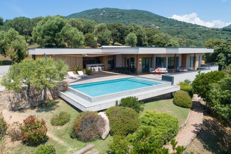 villa 6 Rooms for seasonal rent on OLMETO (20113)