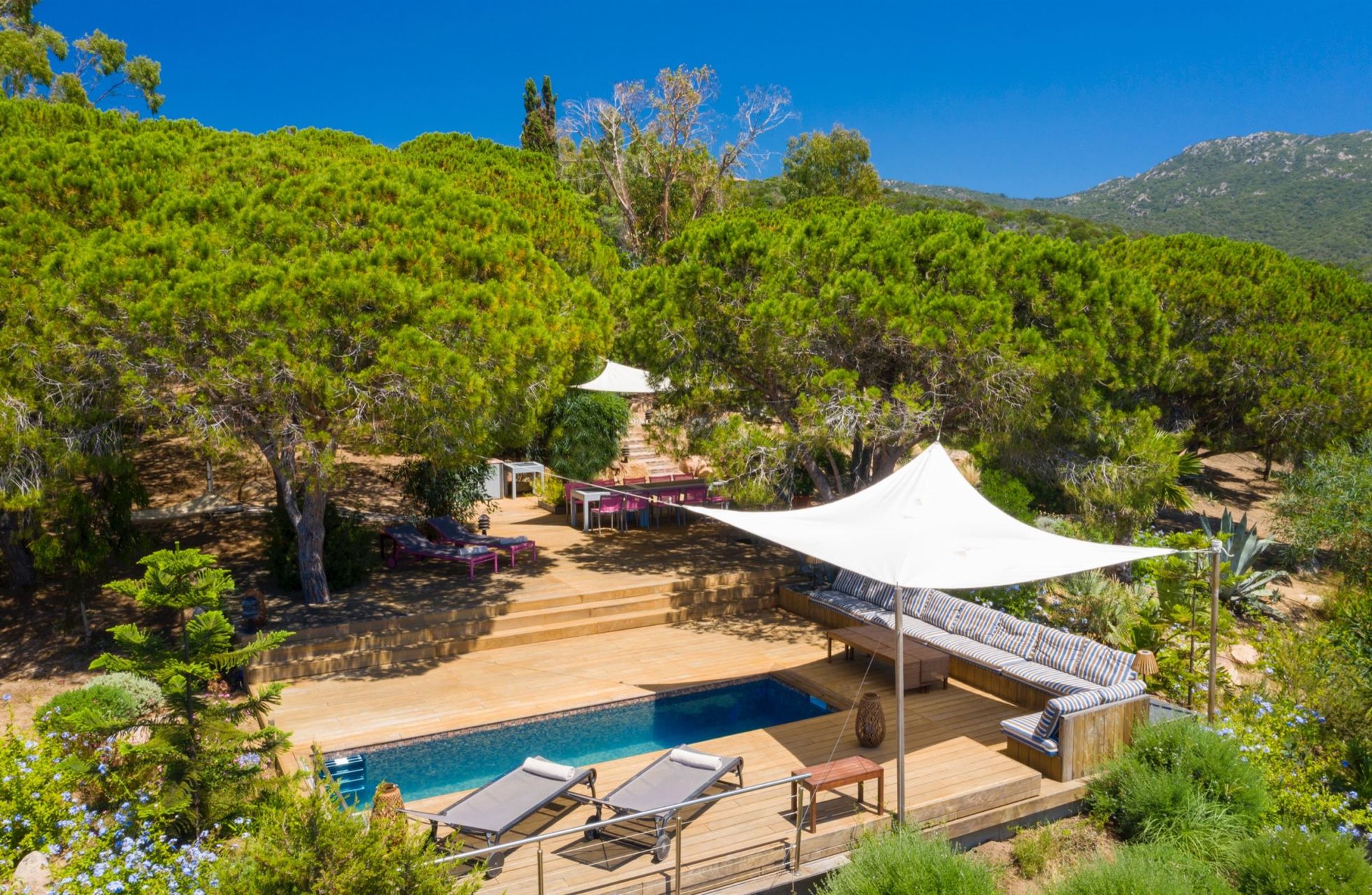 villa 9 Rooms for seasonal rent on AJACCIO (20000)