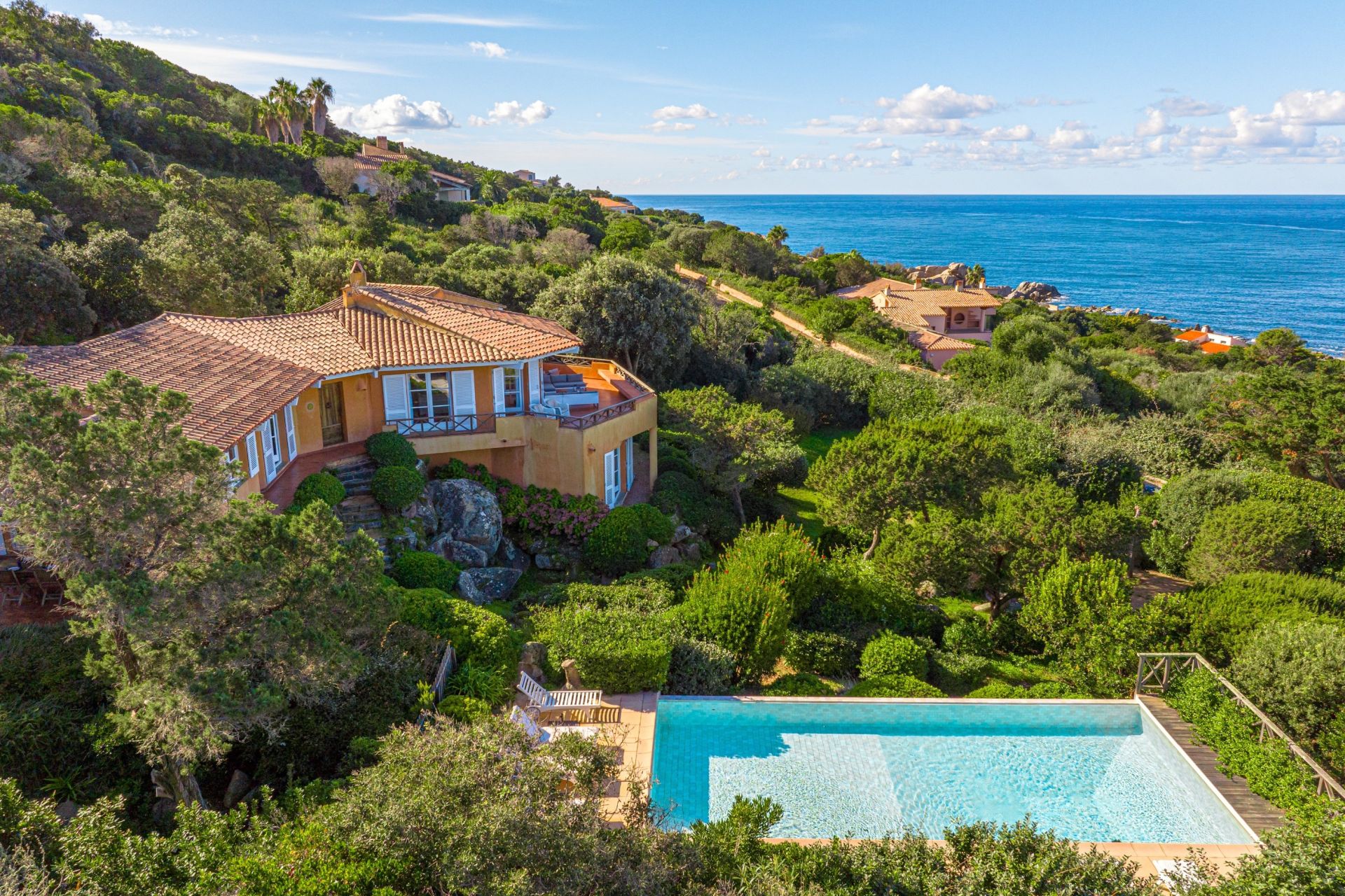 villa 8 Pièces en vente sur COTI CHIAVARI (20138)