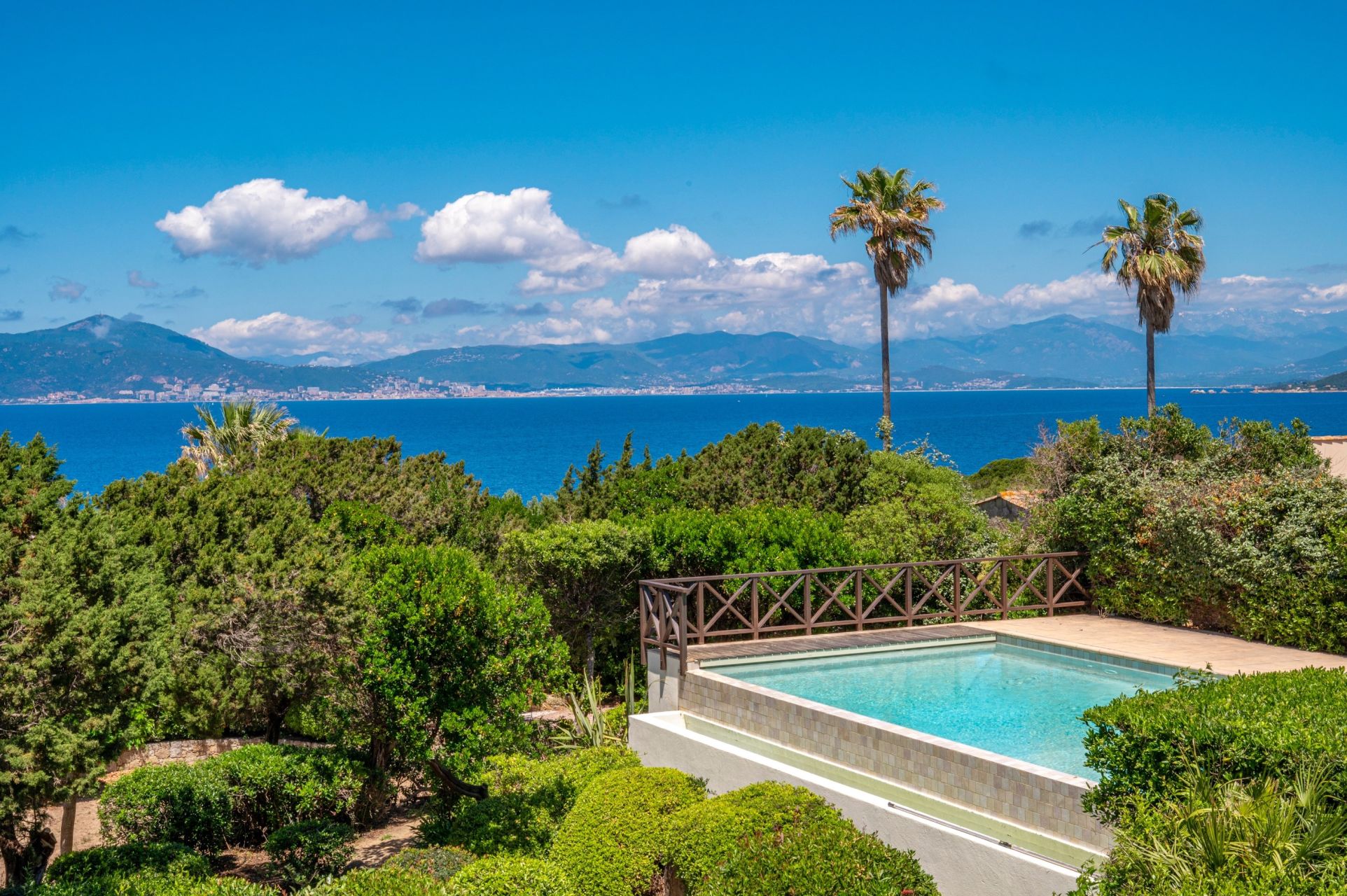 villa 8 Pièces en vente sur COTI CHIAVARI (20138)