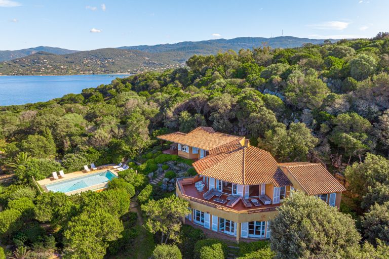 villa 8 Pièces en vente sur COTI CHIAVARI (20138)