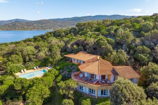 villa 8 Pièces en vente sur COTI CHIAVARI (20138)