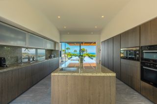 villa 7 Rooms for seasonal rent on PORTO VECCHIO (20137)