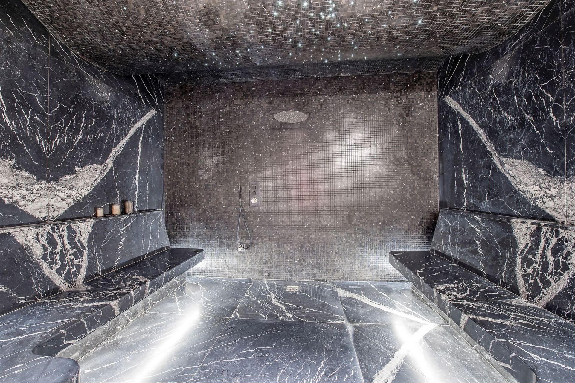 villa 8 Rooms for seasonal rent on PORTO VECCHIO (20137)