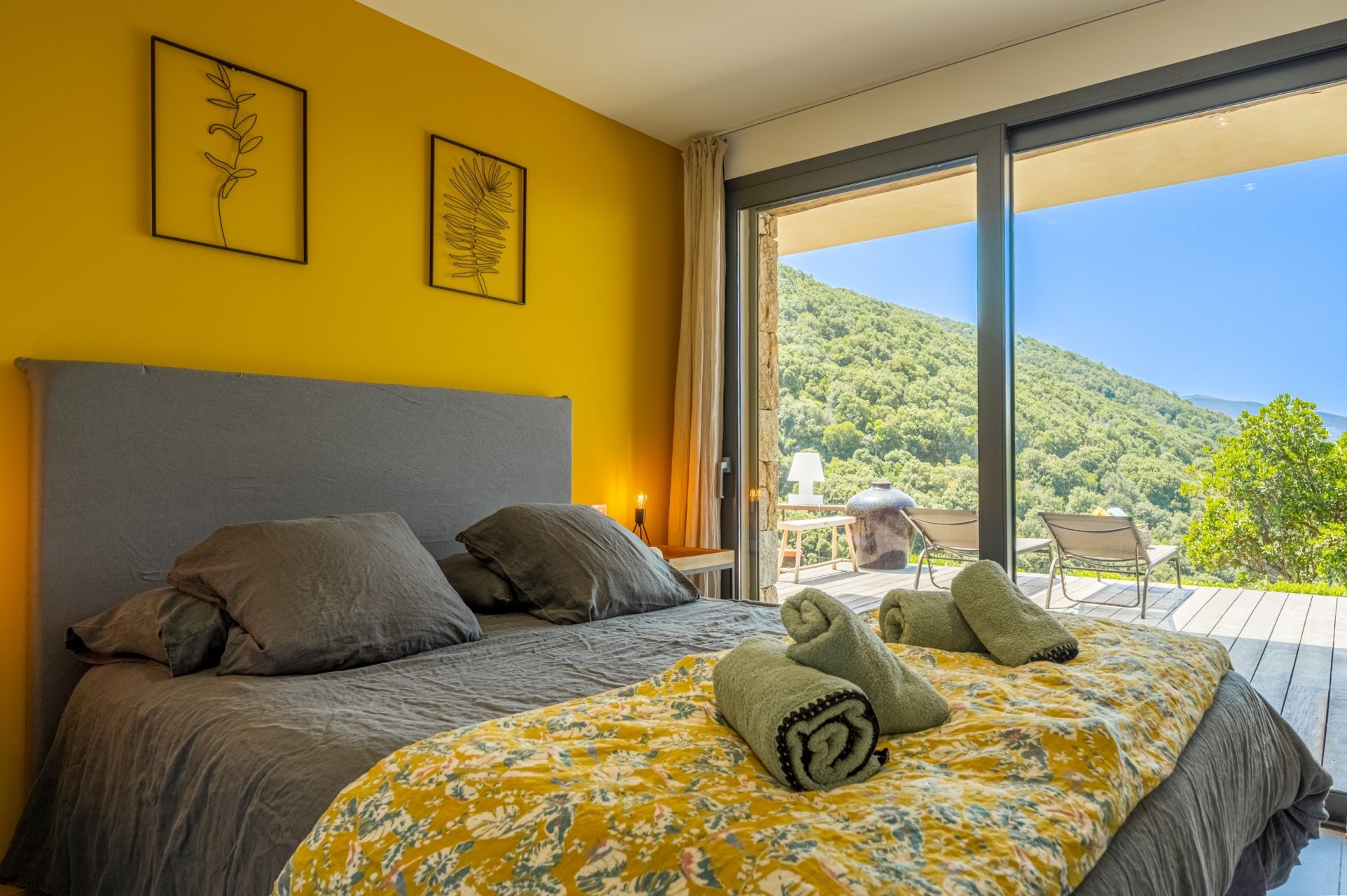 villa 6 Rooms for seasonal rent on AJACCIO (20000)