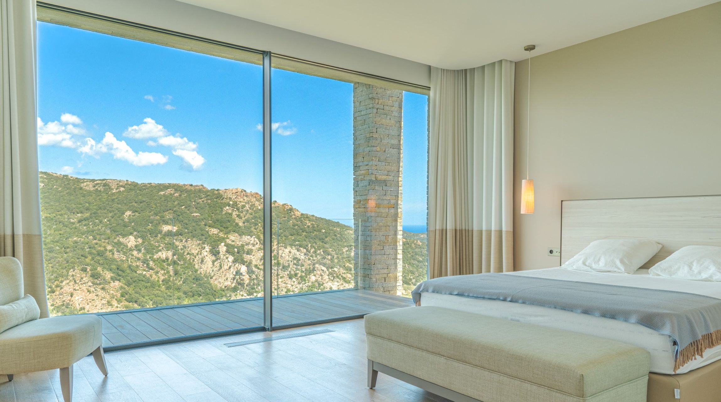 villa 9 Rooms for seasonal rent on PORTO VECCHIO (20137)