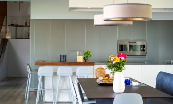 villa 9 Rooms for seasonal rent on PORTO VECCHIO (20137)