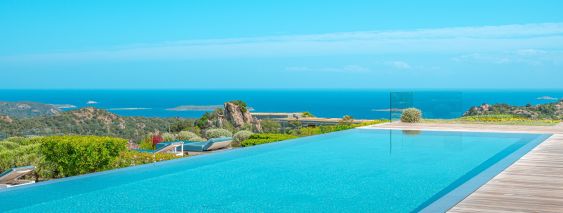 villa 9 Rooms for seasonal rent on PORTO VECCHIO (20137)