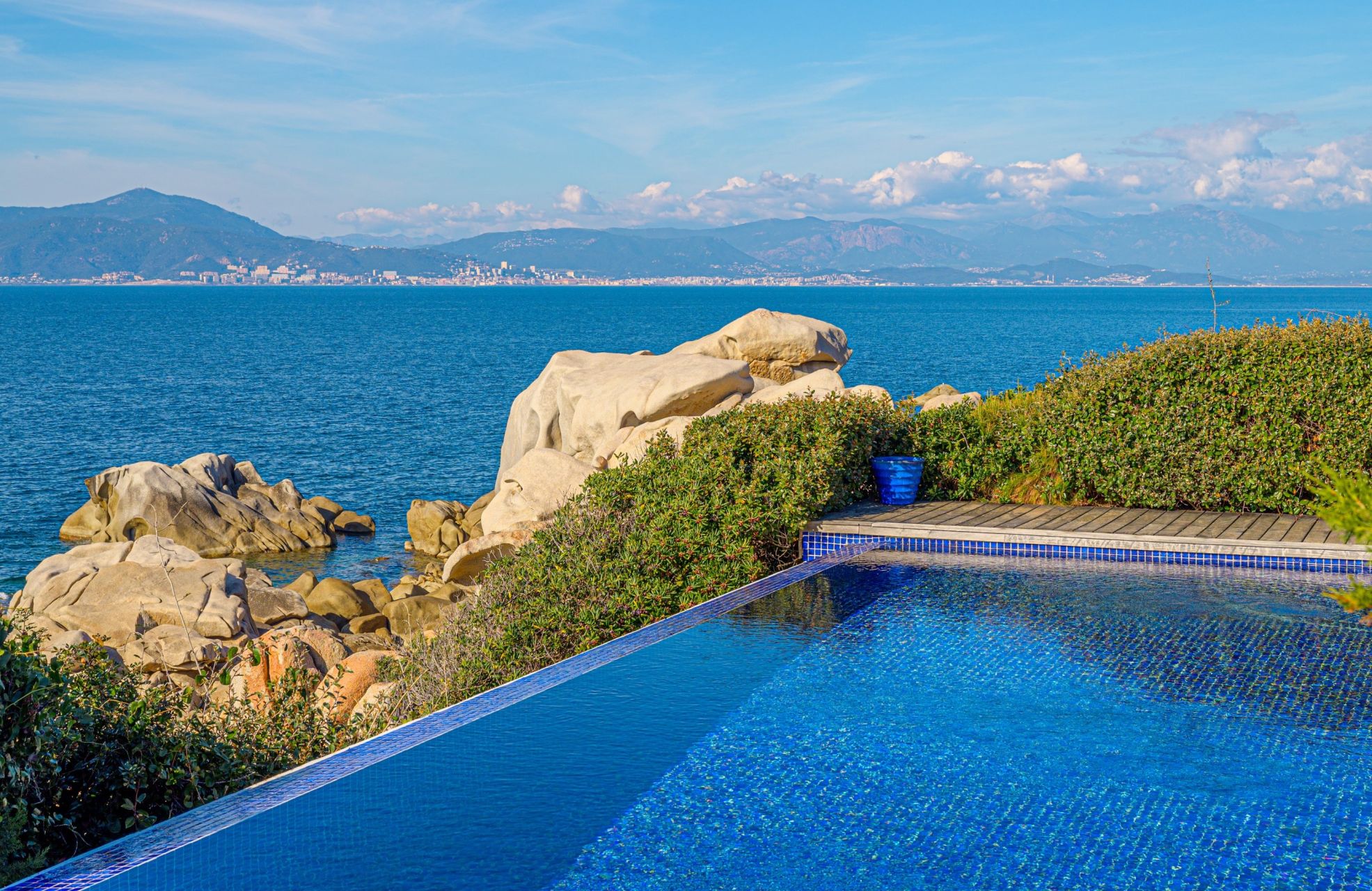 villa 11 Rooms for sale on COTI CHIAVARI (20138)