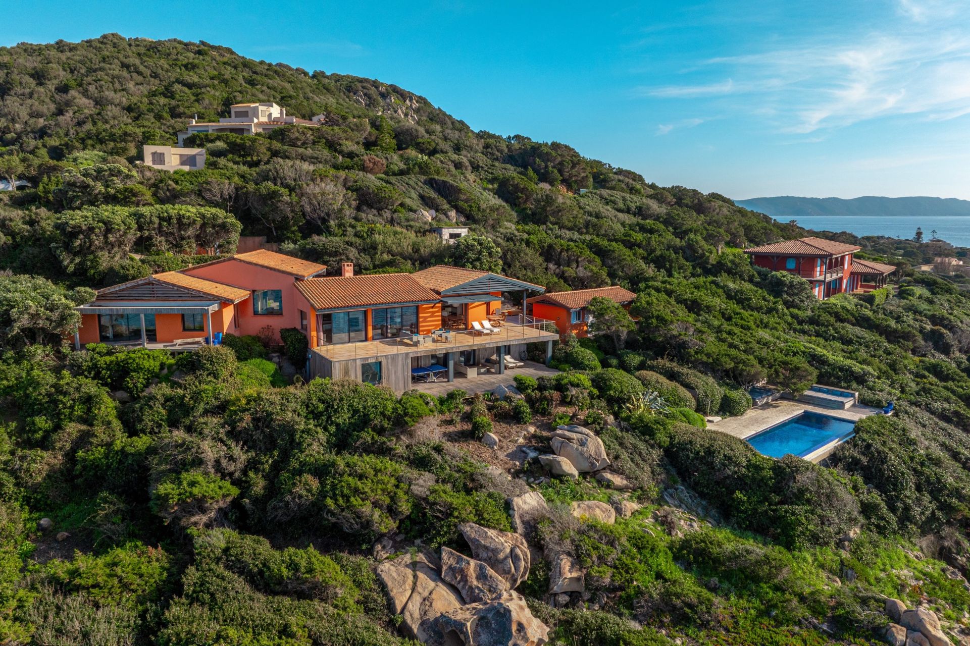 villa 11 Rooms for sale on COTI CHIAVARI (20138)