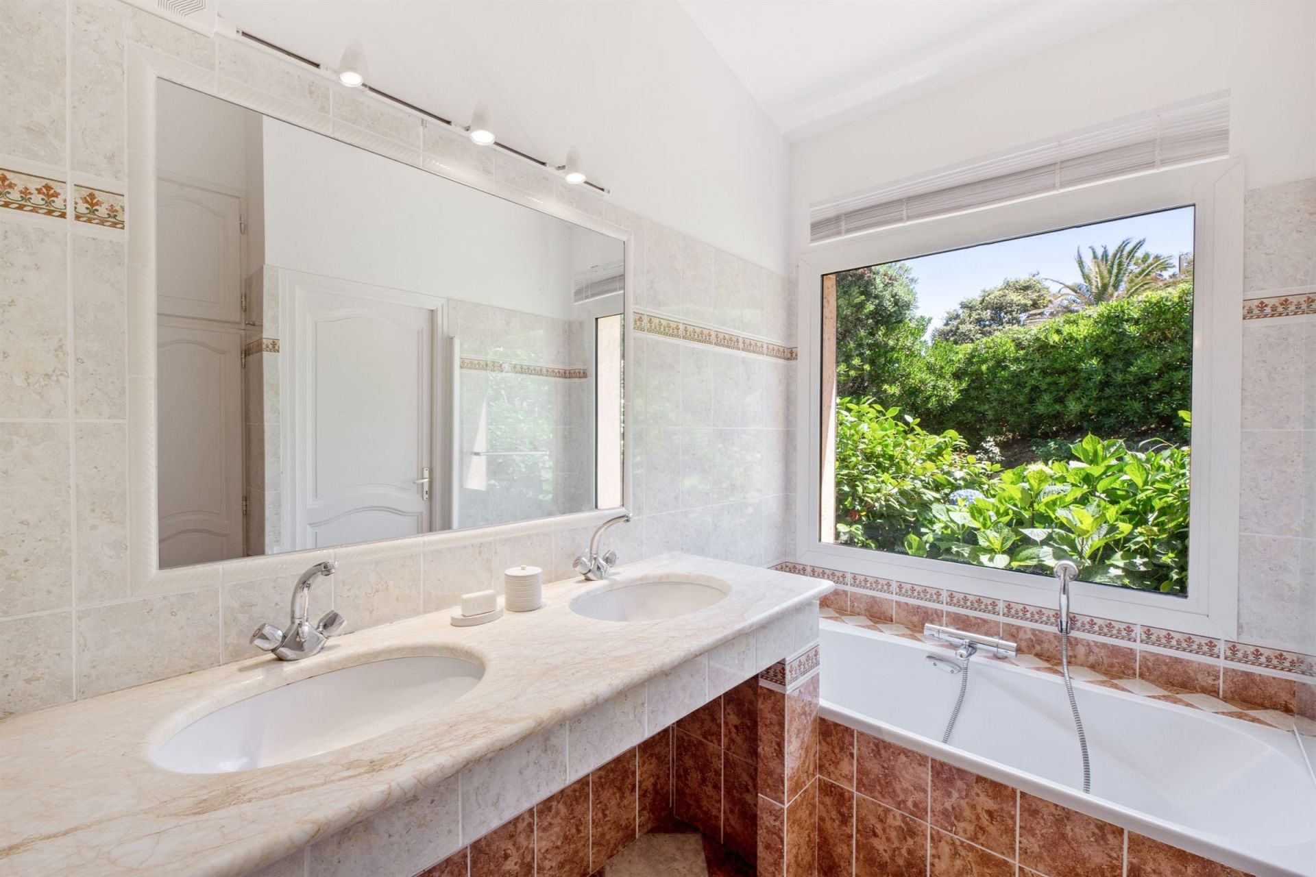 villa 10 Rooms for seasonal rent on AJACCIO (20000)
