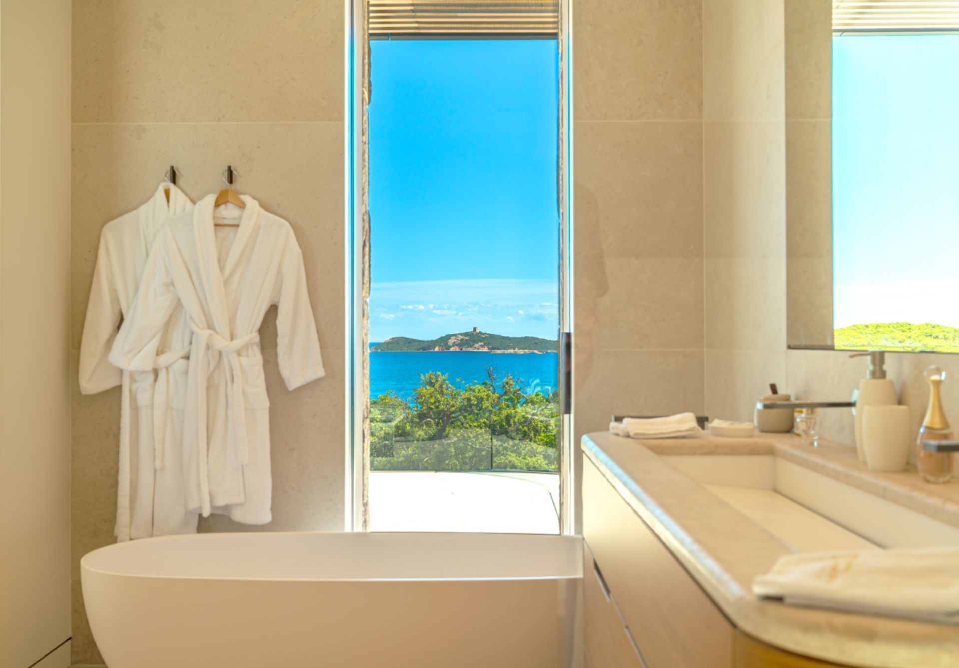 villa 8 Pièces en location saisonnière sur STE LUCIE DE PORTO VECCHIO (20144)