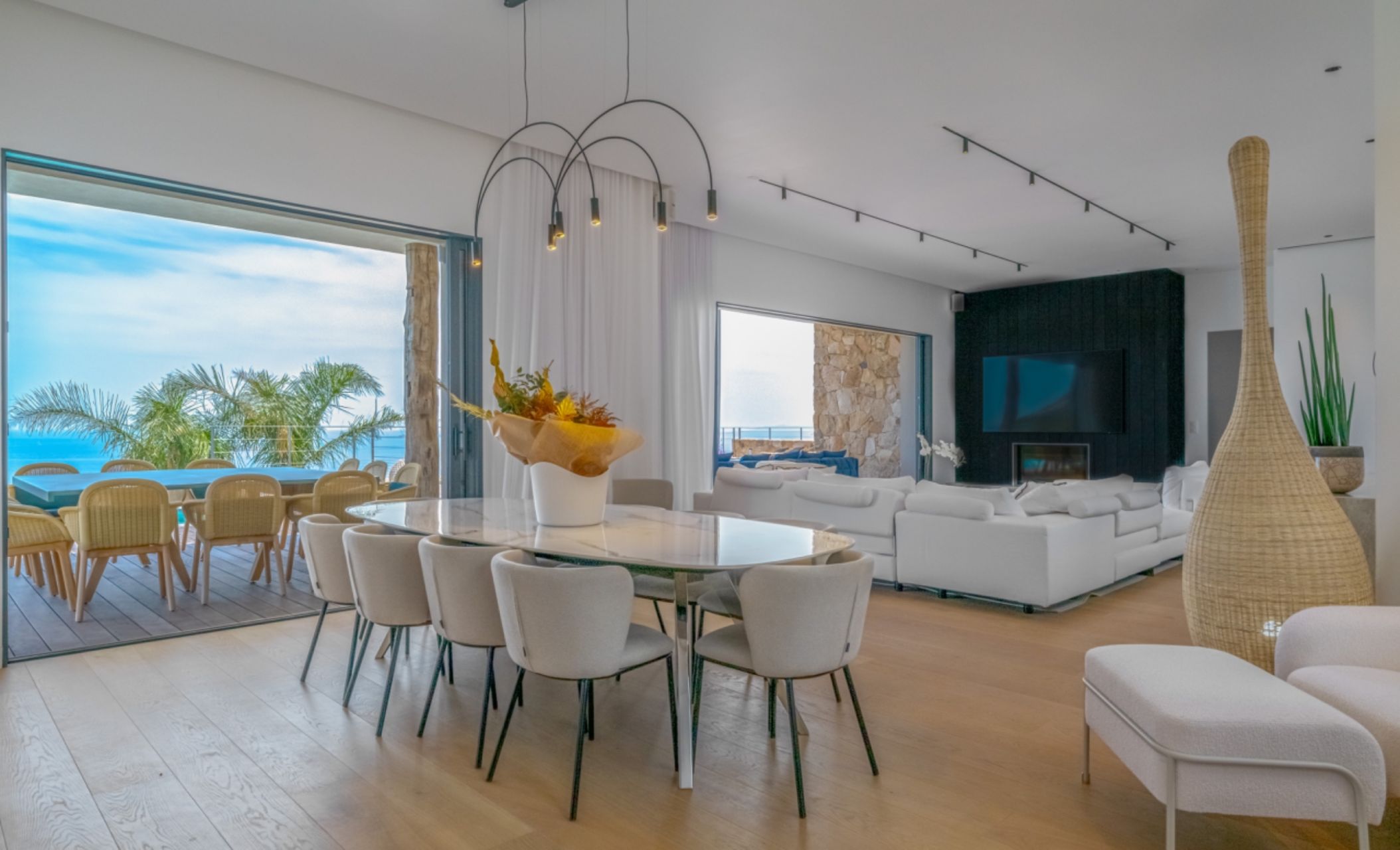 villa 8 Rooms for seasonal rent on PORTO VECCHIO (20137)