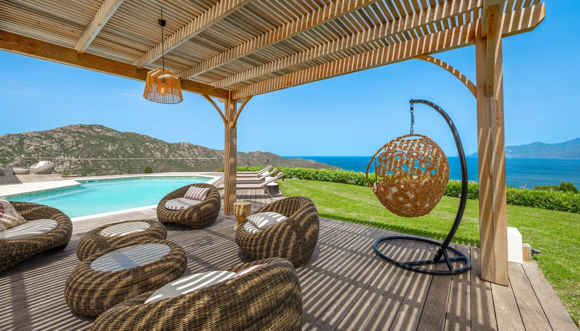 house 8 Rooms for seasonal rent on ST FLORENT (20217)