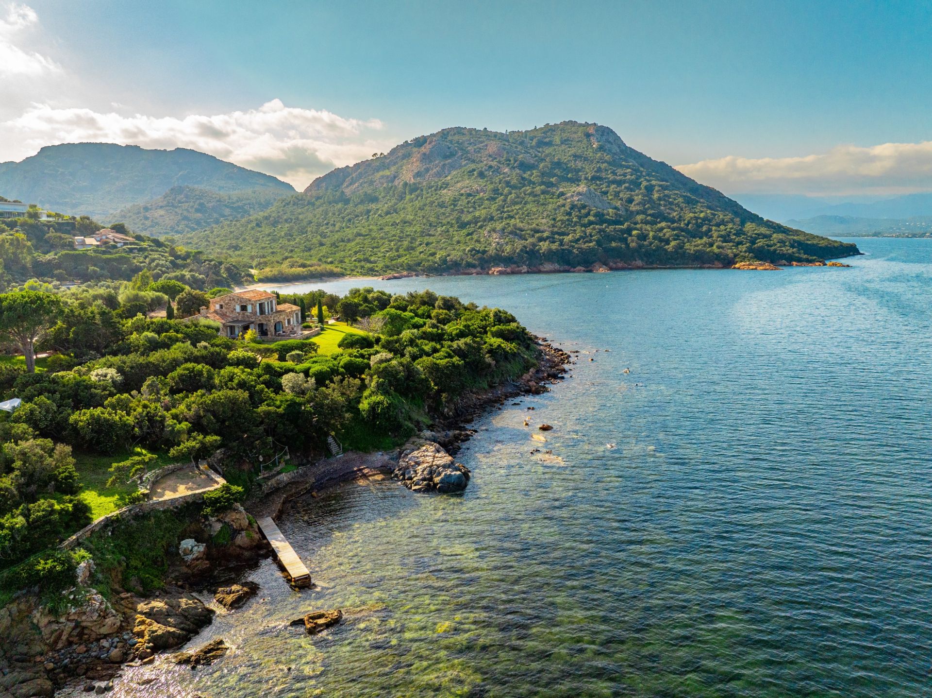 villa 6 Rooms for seasonal rent on PORTO VECCHIO (20137)