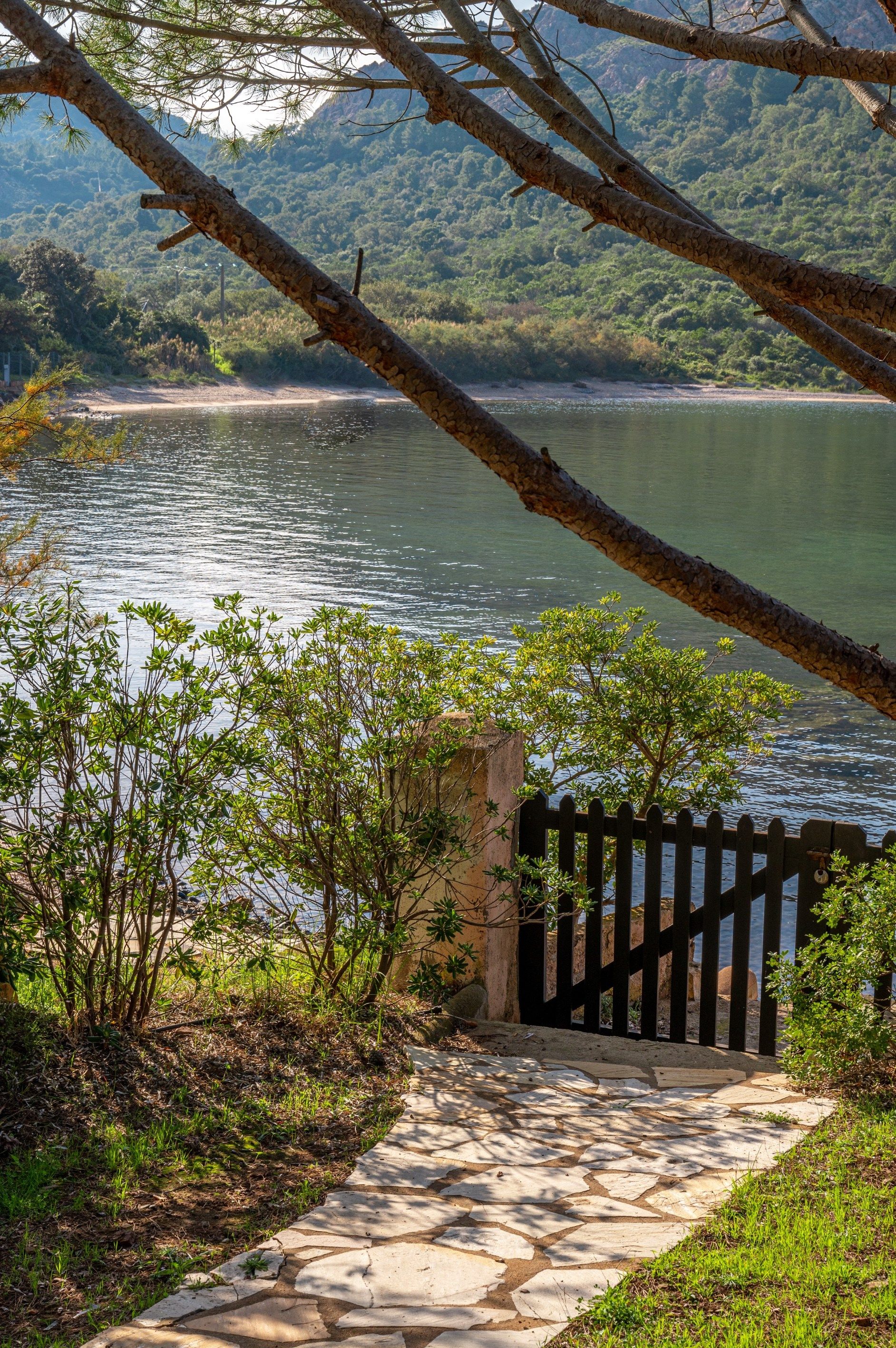 villa 6 Rooms for seasonal rent on PORTO VECCHIO (20137)