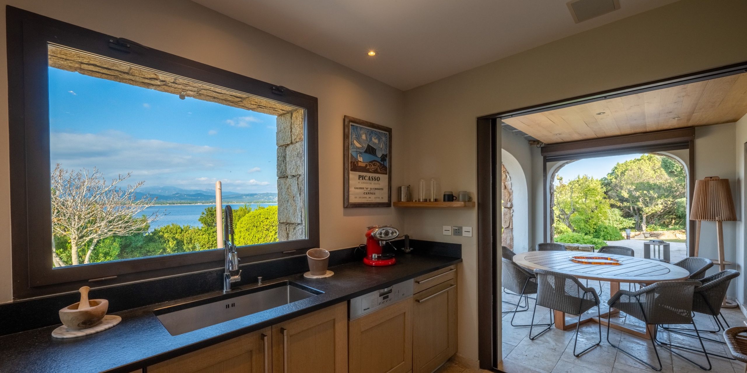 villa 6 Rooms for seasonal rent on PORTO VECCHIO (20137)