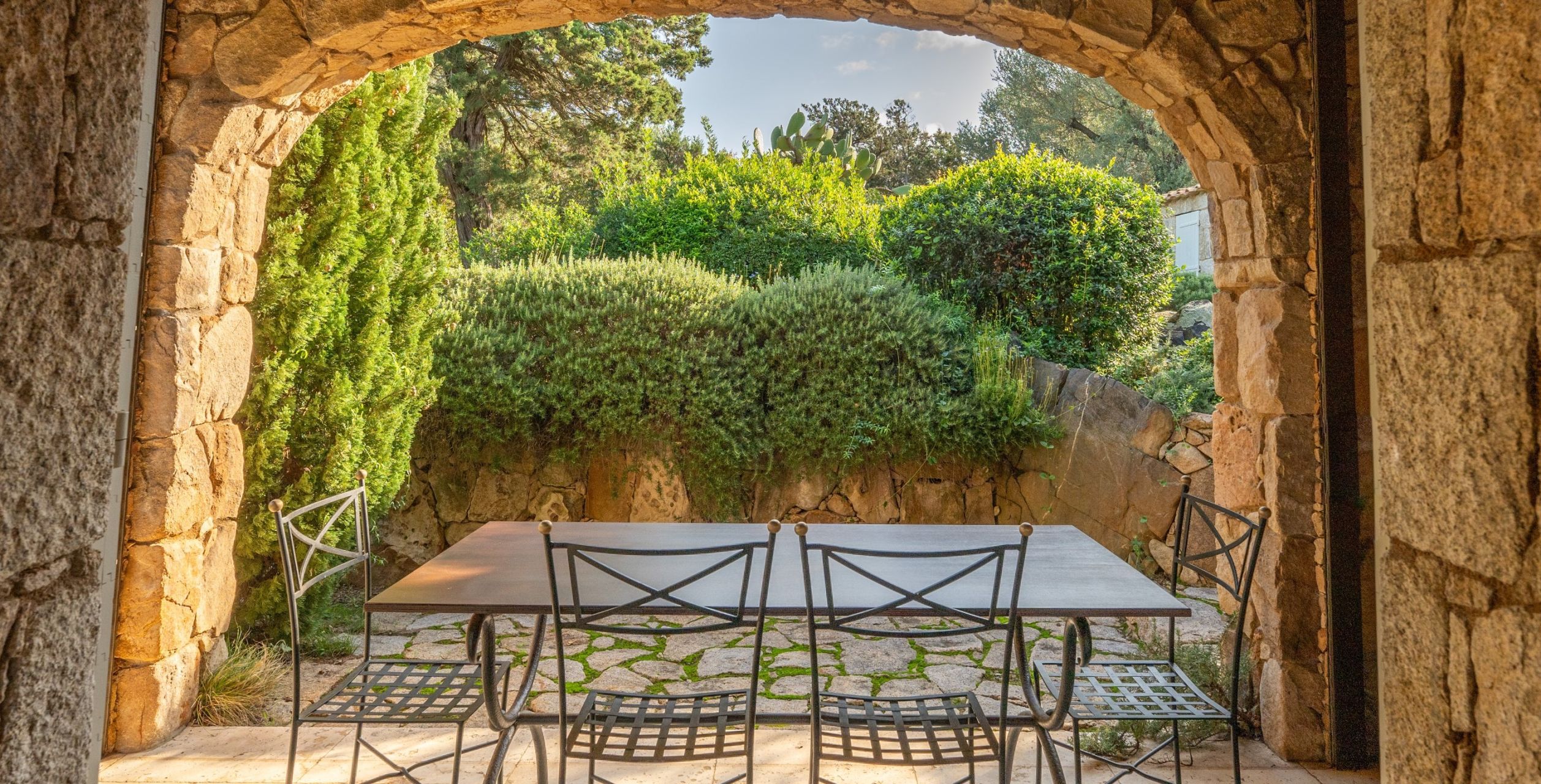 villa 6 Rooms for seasonal rent on PORTO VECCHIO (20137)
