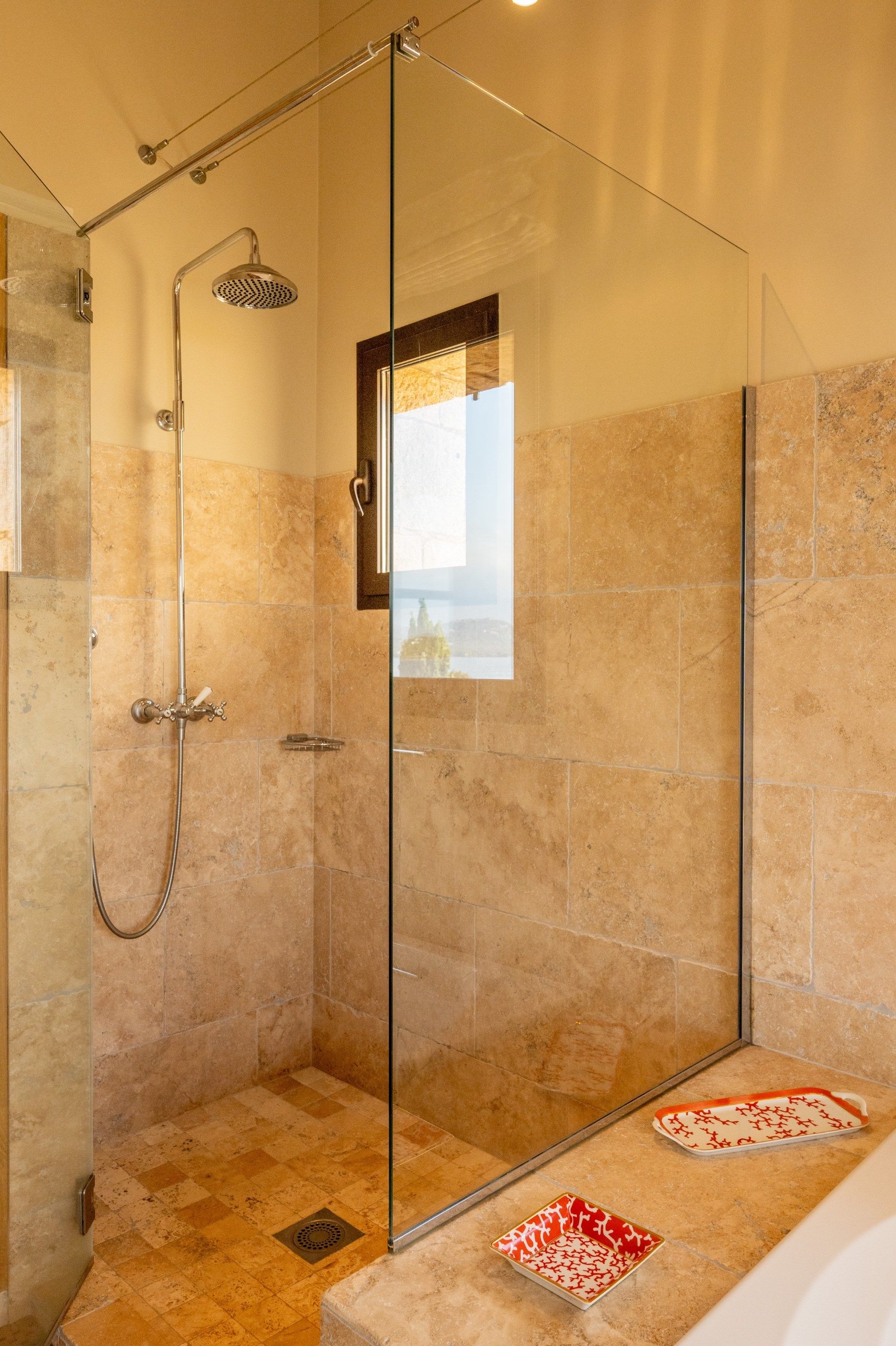villa 6 Rooms for seasonal rent on PORTO VECCHIO (20137)