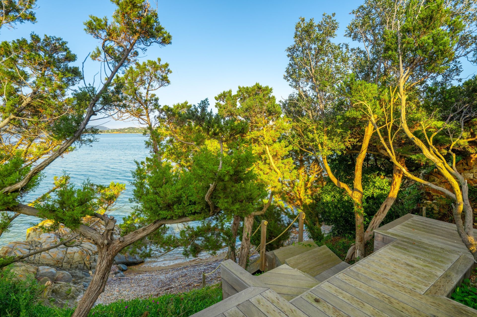 villa 6 Rooms for seasonal rent on PORTO VECCHIO (20137)