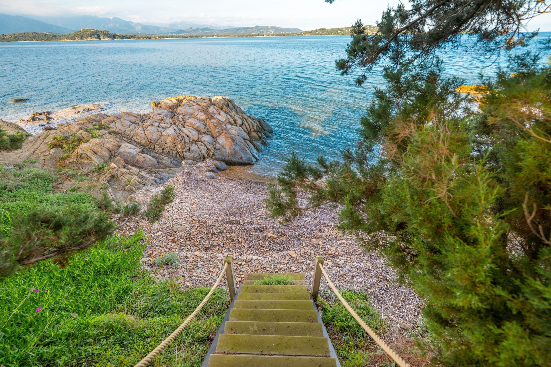 villa 6 Rooms for seasonal rent on PORTO VECCHIO (20137)