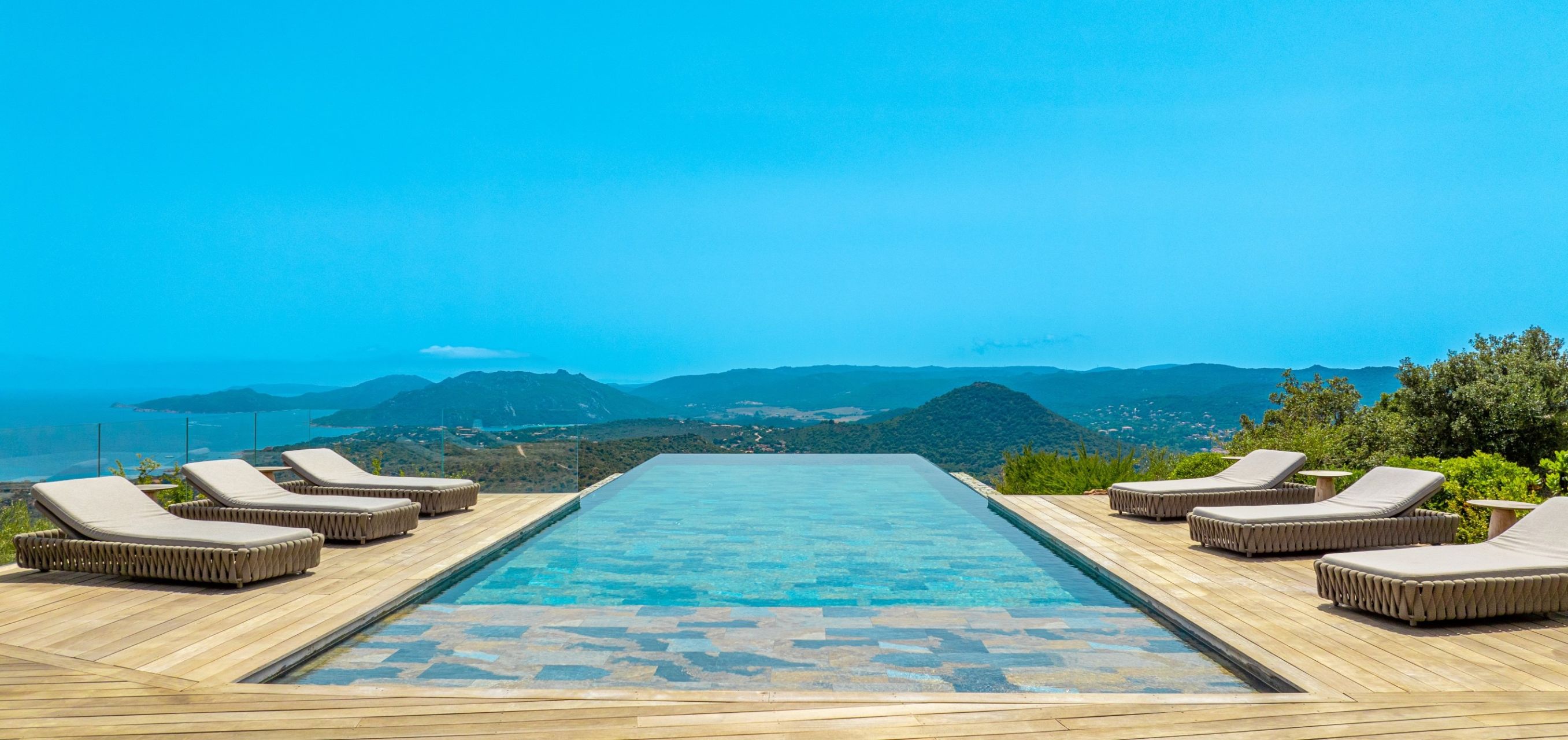 villa 6 Rooms for seasonal rent on PORTO VECCHIO (20137)