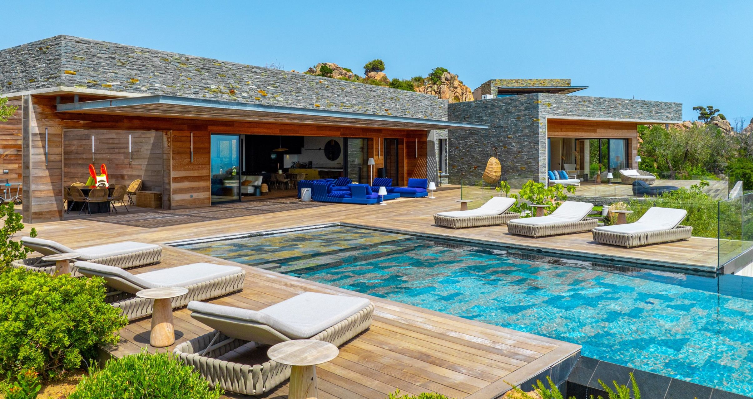 villa 6 Rooms for seasonal rent on PORTO VECCHIO (20137)