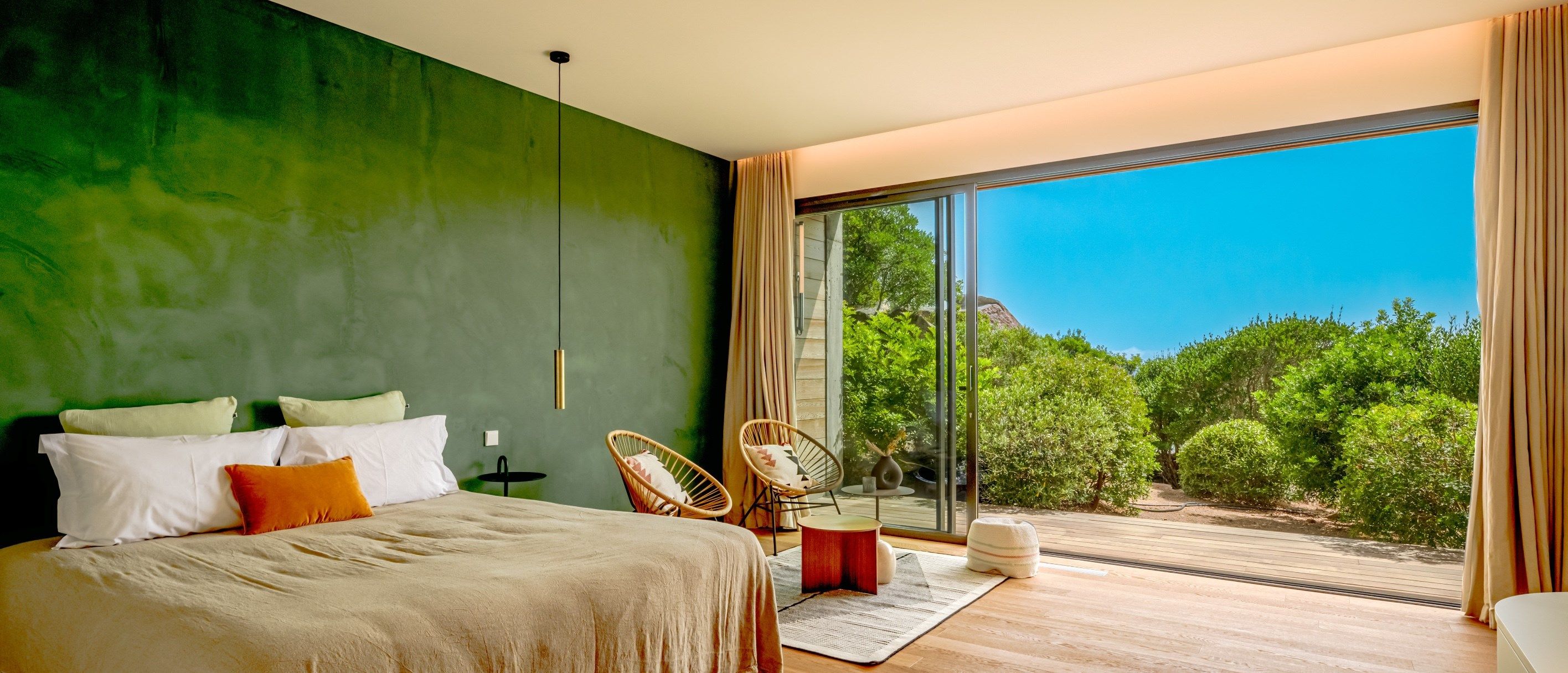 villa 6 Rooms for seasonal rent on PORTO VECCHIO (20137)