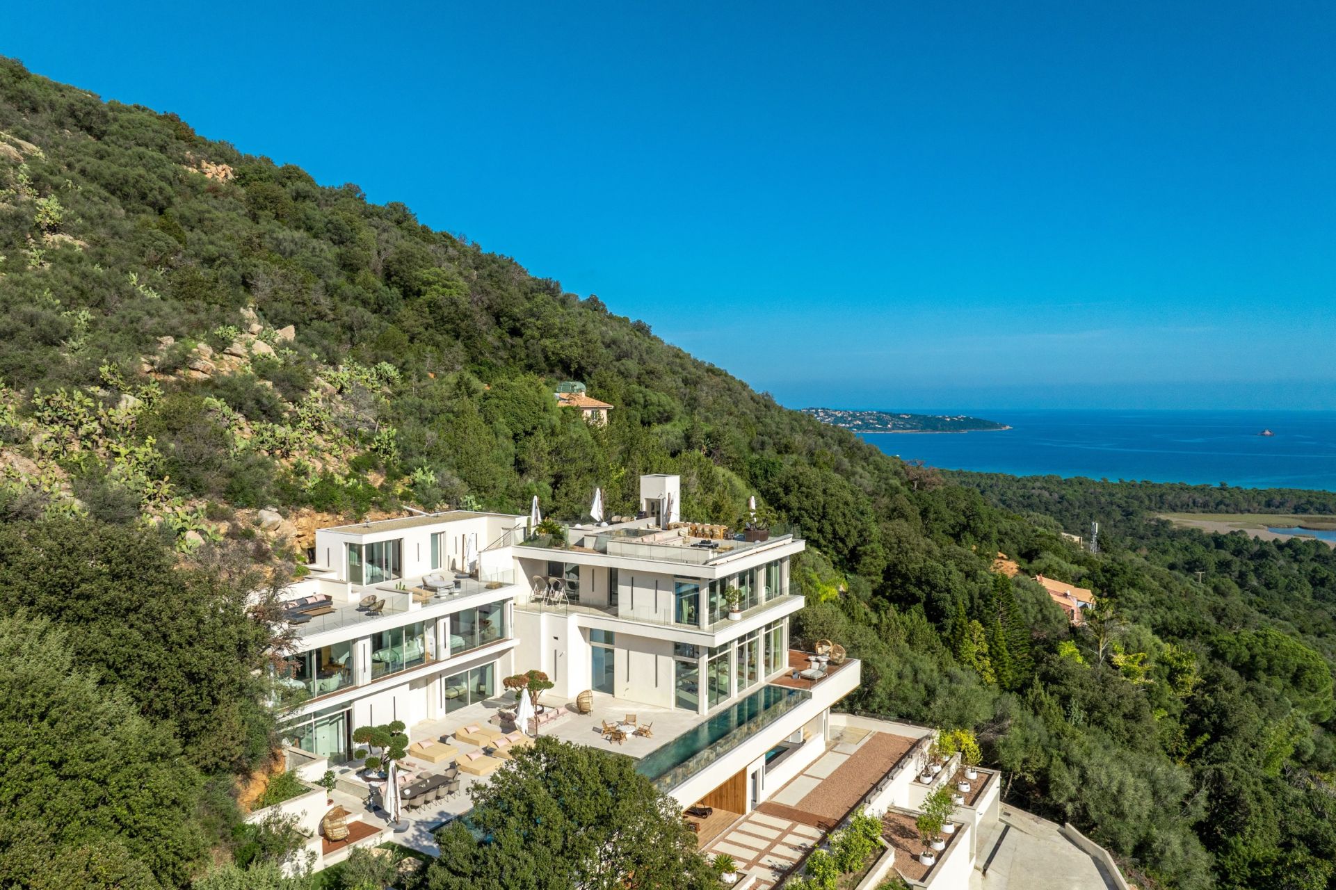 villa 10 Pièces en location saisonnière sur STE LUCIE DE PORTO VECCHIO (20144)