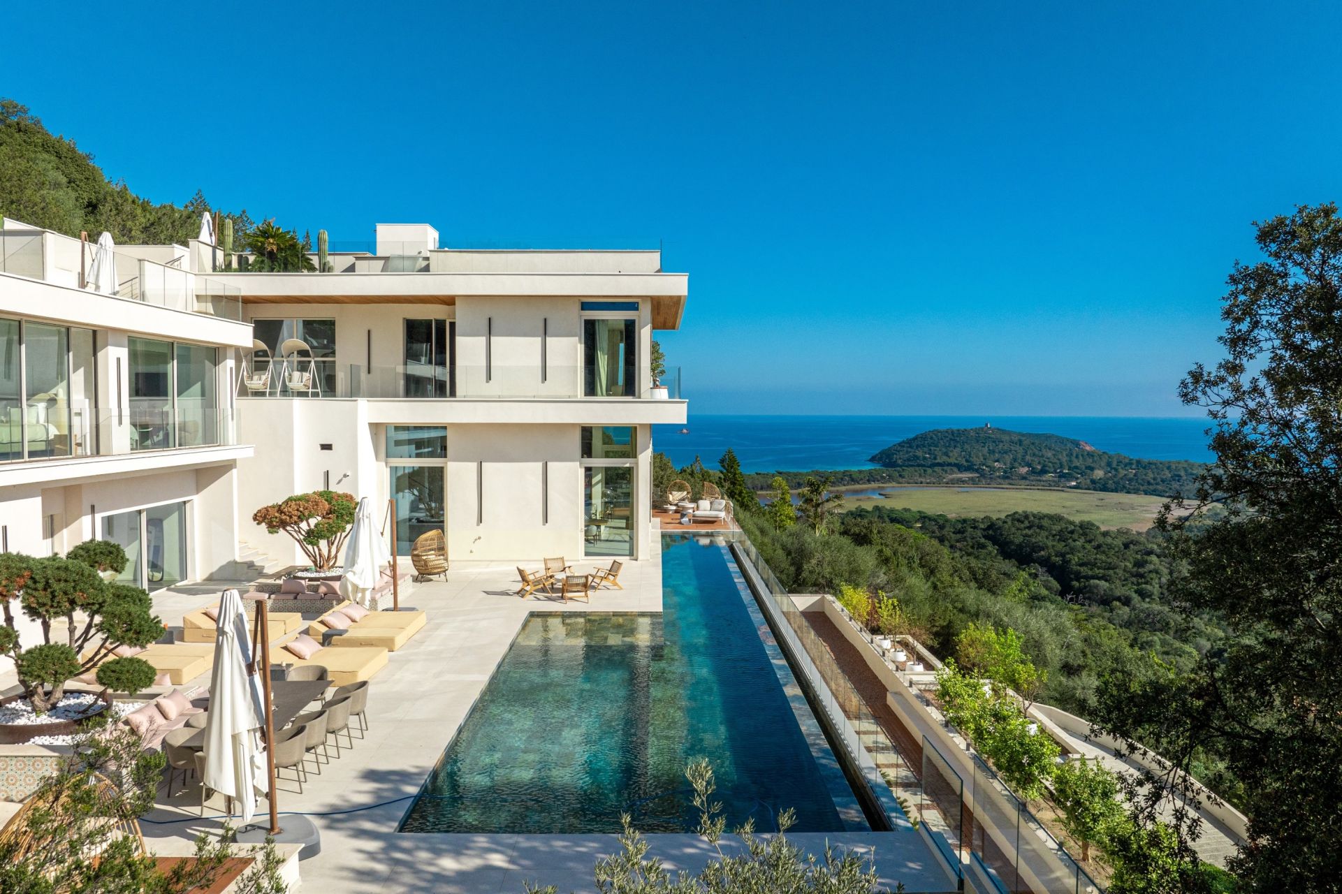 villa 10 Pièces en location saisonnière sur STE LUCIE DE PORTO VECCHIO (20144)