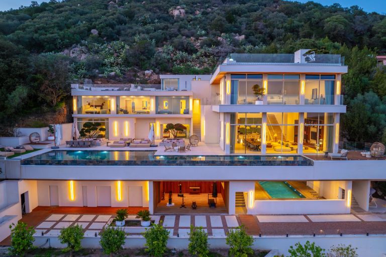 villa 10 Pièces en location saisonnière sur STE LUCIE DE PORTO VECCHIO (20144)