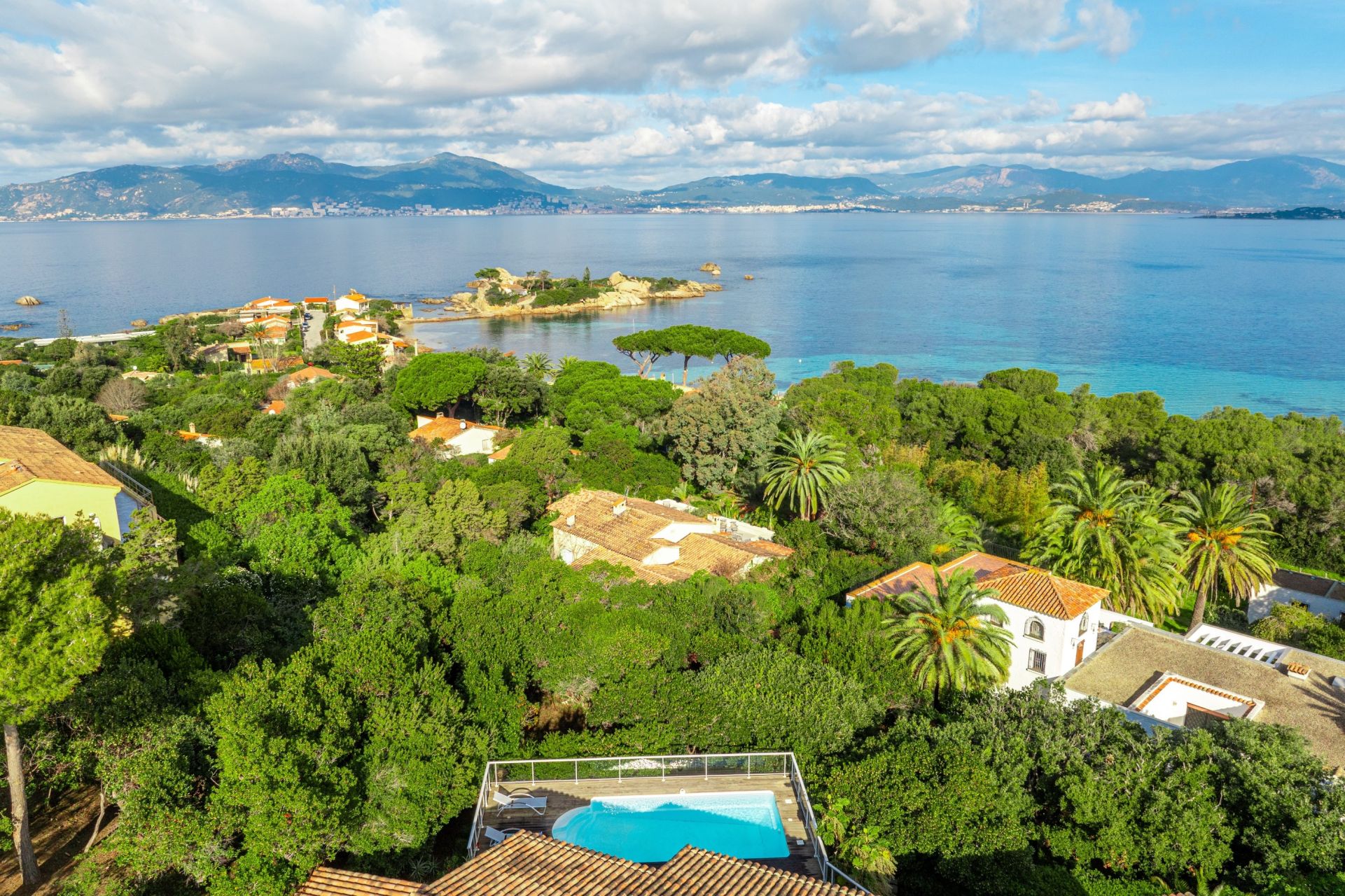 villa 6 Rooms for sale on PIETROSELLA (20166)