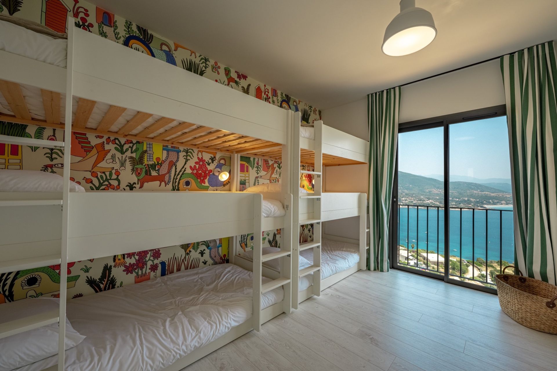 house 7 Rooms for seasonal rent on AJACCIO (20000)