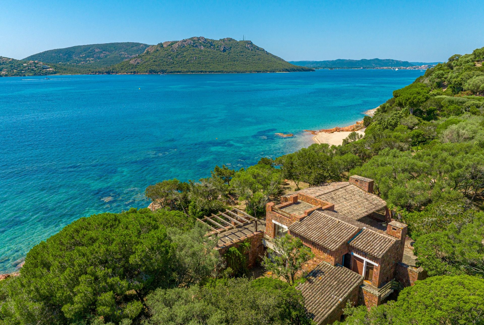 propriété 10 Pièces en vente sur LECCI (20137)