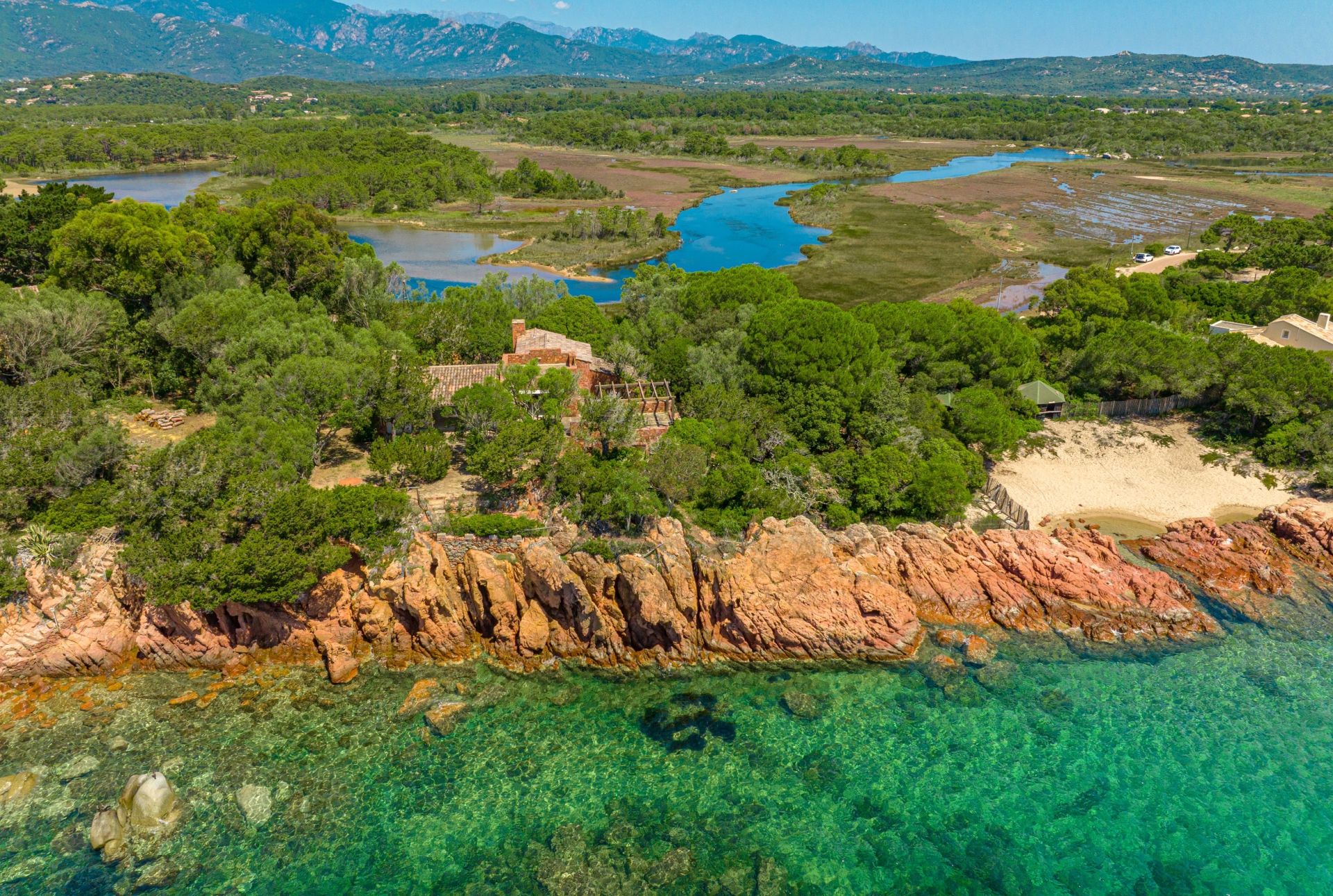 propriété 10 Pièces en vente sur LECCI (20137)