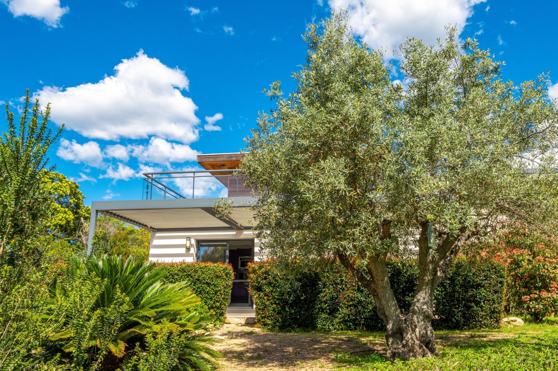 villa 10 Rooms for sale on PORTICCIO (20166)