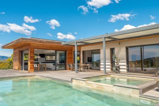 villa 10 Rooms for sale on PORTICCIO (20166)