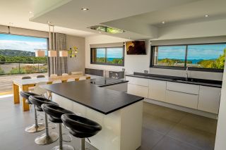 villa 10 Rooms for sale on PORTICCIO (20166)