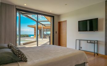 villa 10 Rooms for sale on PORTICCIO (20166)