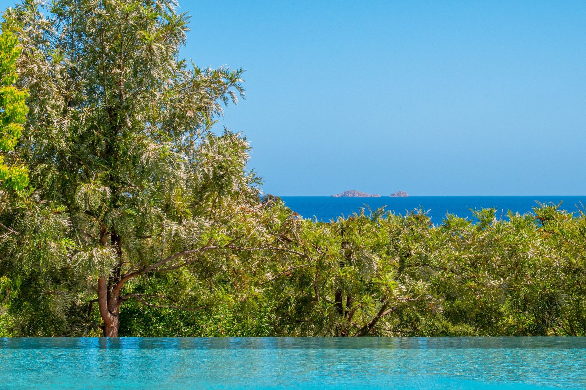 villa 7 Rooms for seasonal rent on PORTO VECCHIO (20137)